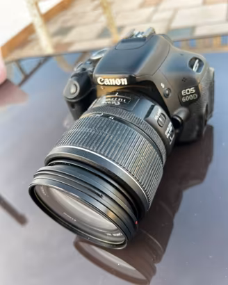 Canon eos 600d  con 15/85  3,5/5,6  is usm