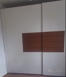 Armadio camera da letto bianco con ante scorrevoli