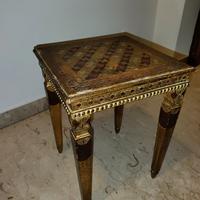 tavolino in legno dorato