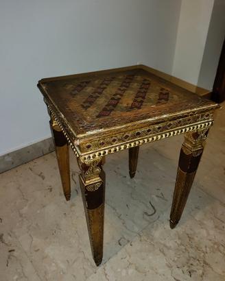 tavolino in legno dorato
