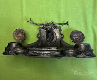 Calamaio antico con cervo e motivi naturalistici