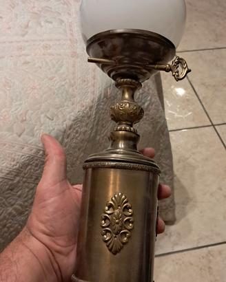 Lampada vintage in ottone e vetro
