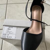 Décolleté con cinturino