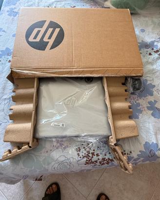 Compiuter portatatile HP laptop15 nuovo