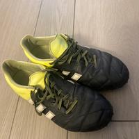 Scarpe da calcio Adidas taglia 42.5 (Uk 8 e mezzo)