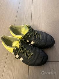 Scarpe da calcio Adidas taglia 42.5 (Uk 8 e mezzo)