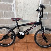 BMX con teschi