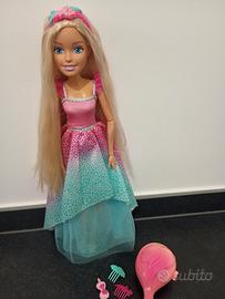 BARBIE MAXI (40CM) + LIBRO PRINCIPESSE DISNEY 