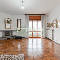 SOLUZIONE INDIPENDENTE SU DUE LIVELLI CON GIARDINO