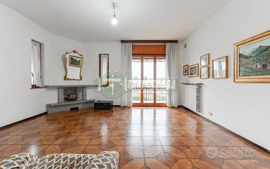SOLUZIONE INDIPENDENTE SU DUE LIVELLI CON GIARDINO