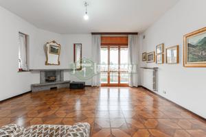 SOLUZIONE INDIPENDENTE SU DUE LIVELLI CON GIARDINO