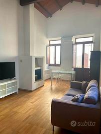 Cagliari, Quartiere Marina, bivano arredato