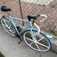 Bicicletta scatto fisso