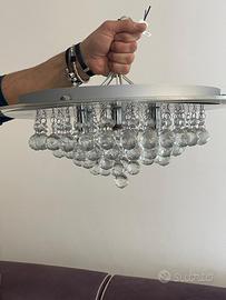 Lampadario moderno con cristalli