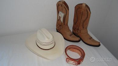 Nuovi stivali de cowboy
