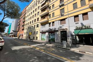 Viale eritrea - locale commerciale con due vetrine