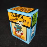 40203 Puffo box sul triciclo