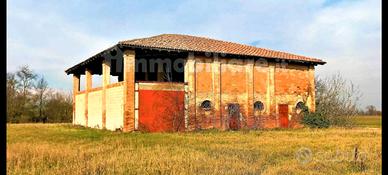 Rustico con progetto per 3 ville a schiera