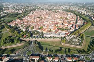 Locale commerciale a Lucca