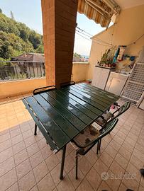 Tavolo da giardino con sedie