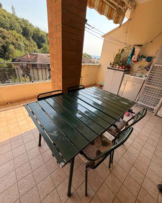 Tavolo da giardino con sedie