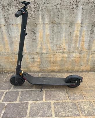 Monopattino elettrico ninebot e25e