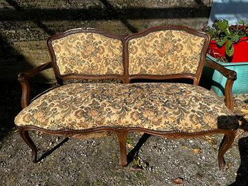 Divanetto vintage due posti da risistemare.
