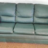 Divano a tre posti in pelle verde