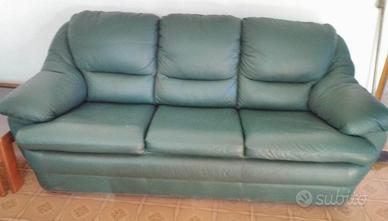 Divano a tre posti in pelle verde