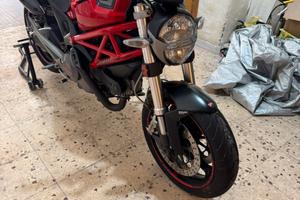 Ducati monster 696
