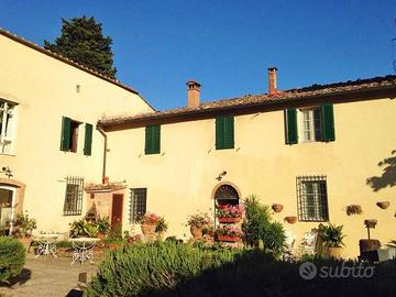 Villa di 325 m² con più di 5 locali e box auto a S