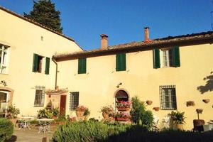 Villa di 325 m² con più di 5 locali e box auto a S