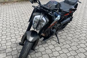 Moto Duke KTM 790