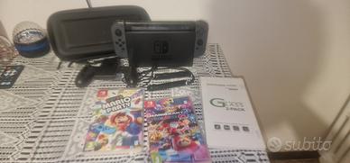 NINTENDO SWITCH CON DUE GIOCHI 