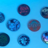 8 Monete Pokémon GCC – Raichu, Garchomp, Rowlet