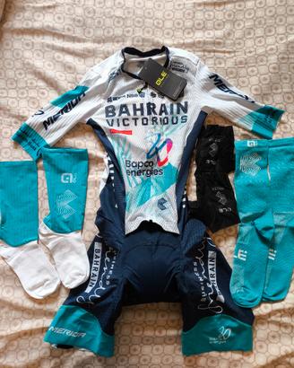 Bahrain body alè, calze aero e guanti. Nuovi