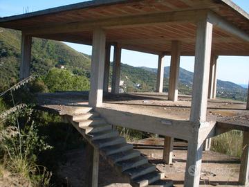 Terreno con rustico da completare a Perdifumo