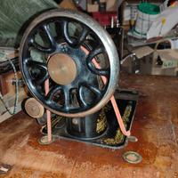 ANTICA MACCHINA DA CUCIRE SINGER BASE IN GHISA