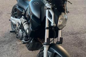 Yamaha MT-03 660cc (Patente A2) - Akrapovic