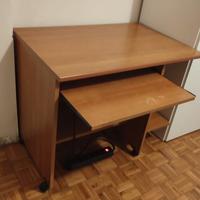 Scrivania porta computer con piano estraibile