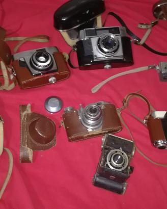Varie macchine fotografiche d'epoca e vintage
