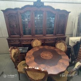 Credenza, tavolo, sedie 