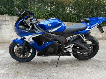 Yamaha R6 - Anno 2004