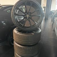 Cerchi e gomme Lamborghini Urus 23”