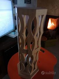 Lampada da tavolo in legno