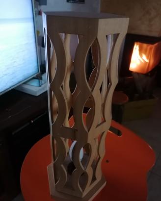 Lampada da tavolo in legno