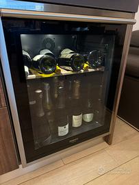 Cantinetta HOTPOINT ARISTON HA WC711
