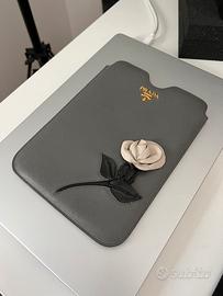 Porta tablet in pelle Prada per iPad mini