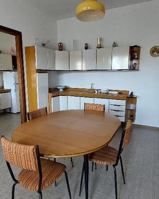 Tavolo con 6 sedie Salvarani
