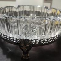 Coppa in vetro lavorato e manico metallo decorato